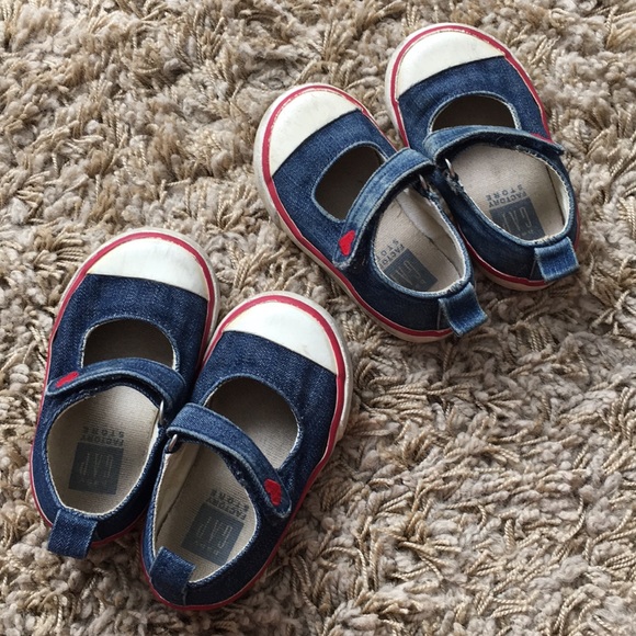 •2 Pairs of Baby Gap Velcro Shoes• - Picture 1 of 5